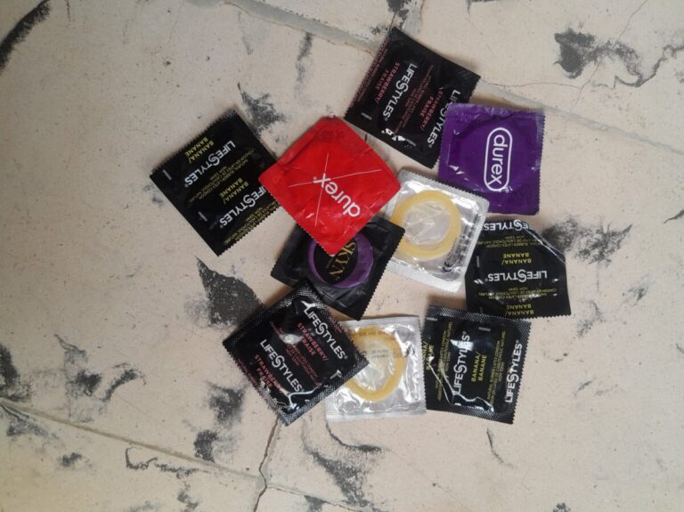 Condones y almuhadas cojines